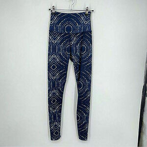 Beyond Yoga Leggings‎ Womens Size small High Waisted Blue Ripple Effect